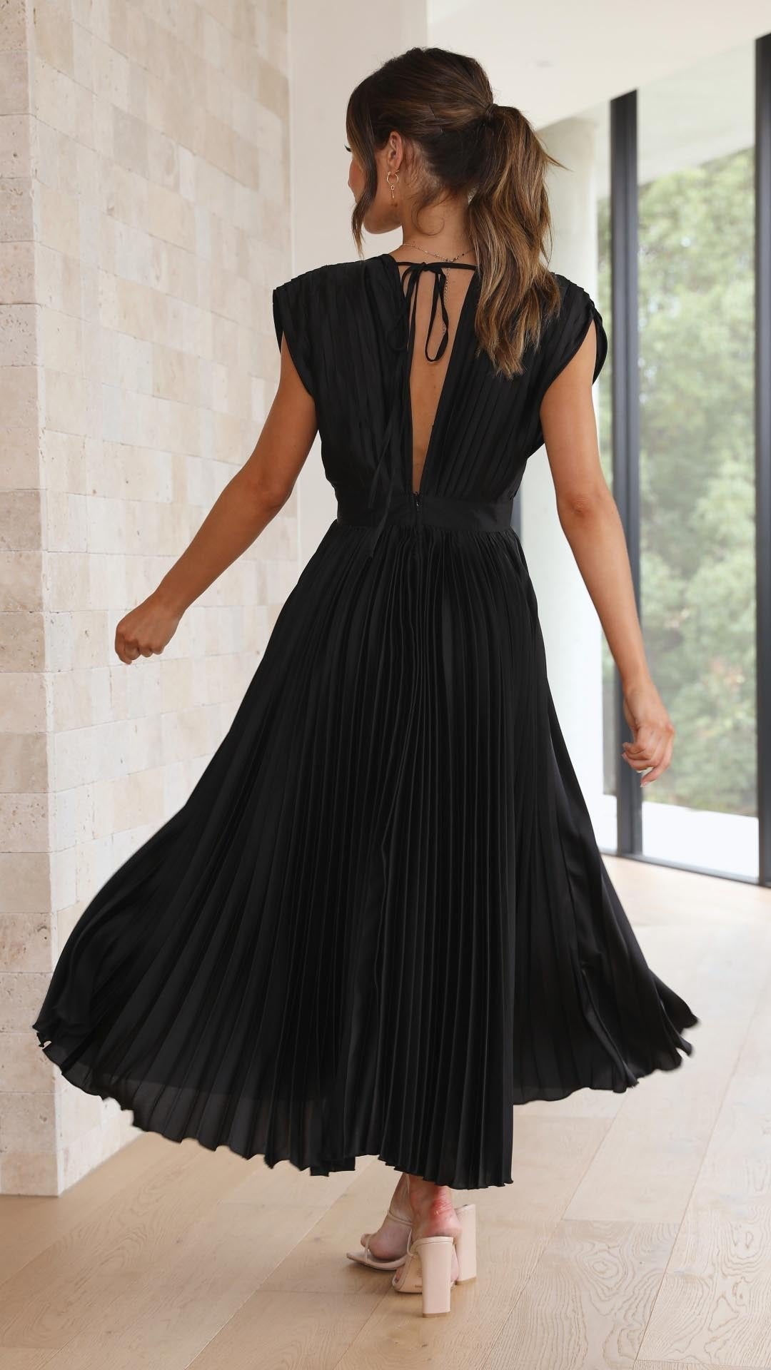 MADISYN - FLOWY V-NECK PLEATED SKIRT DRESS