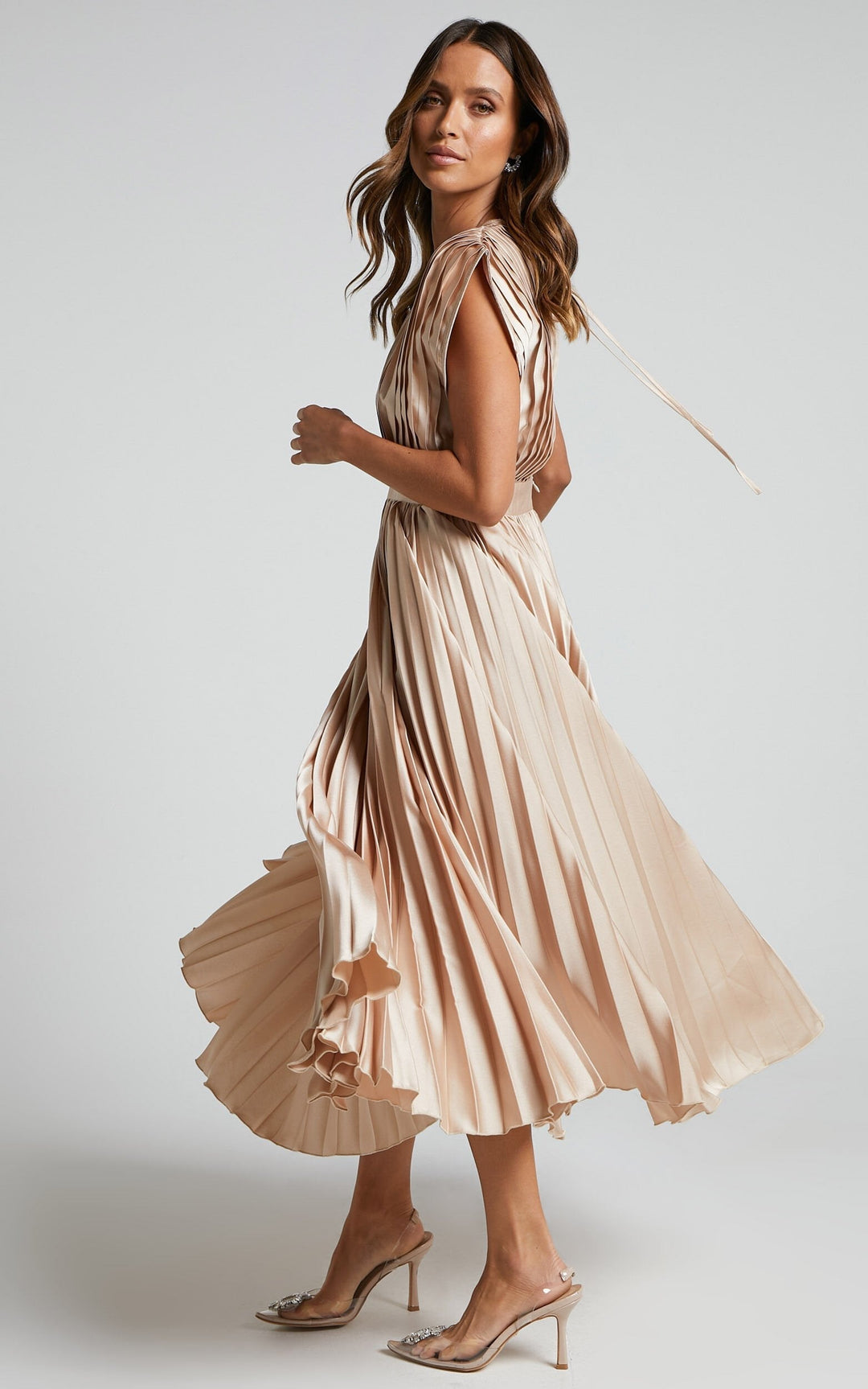 MADISYN - FLOWY V-NECK PLEATED SKIRT DRESS