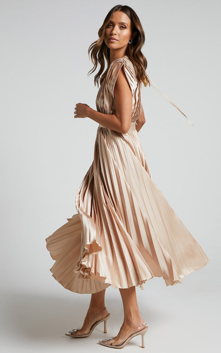 MADISYN - FLOWY V-NECK PLEATED SKIRT DRESS
