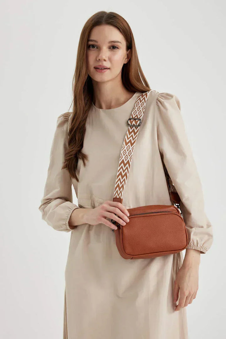 MOLLY - CLASSIC VEGAN LEATHER SLING BAG